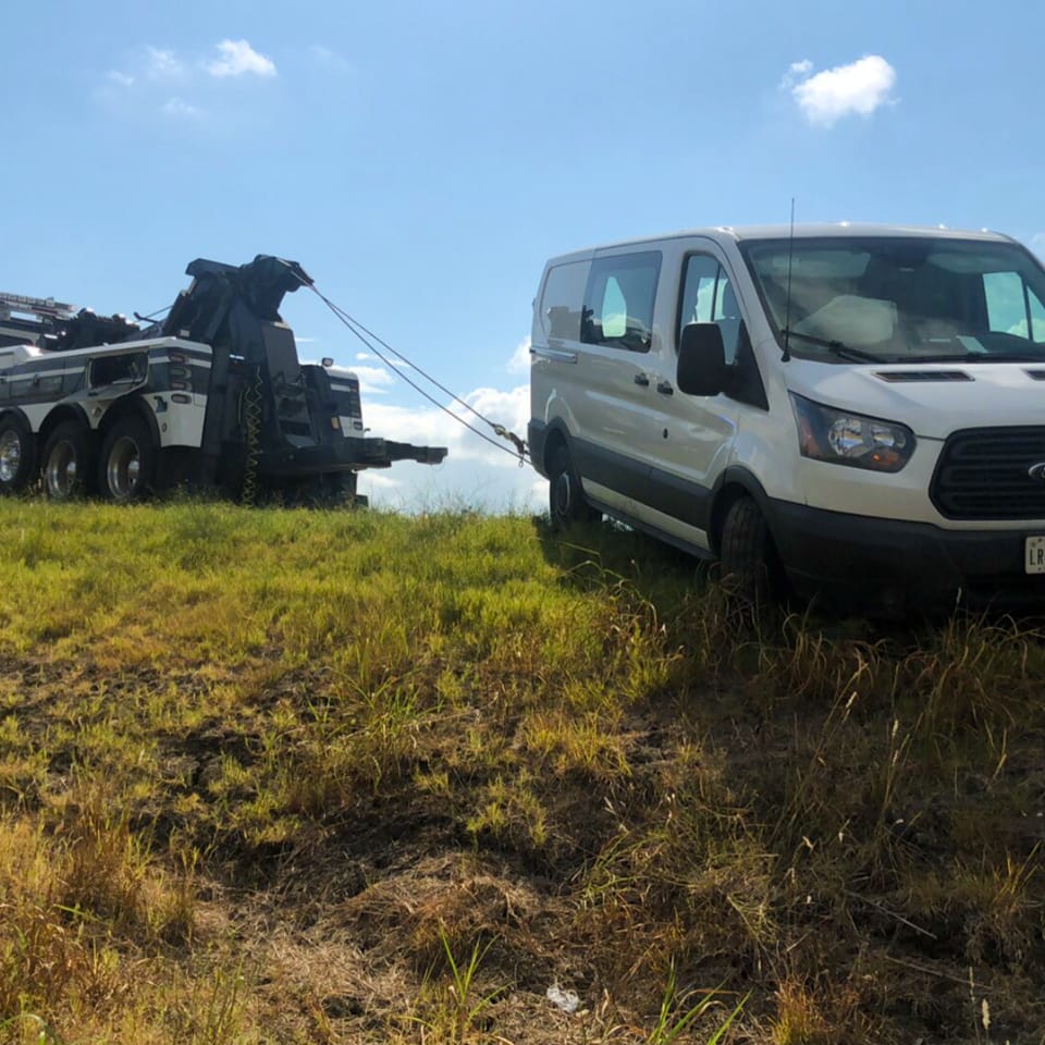 Towing van out of ditch 960sq